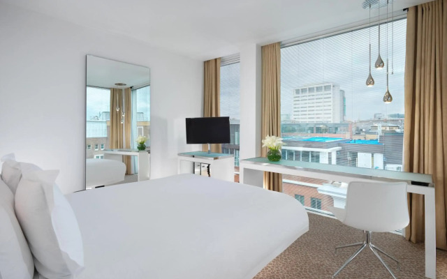 the youniQ Hotel