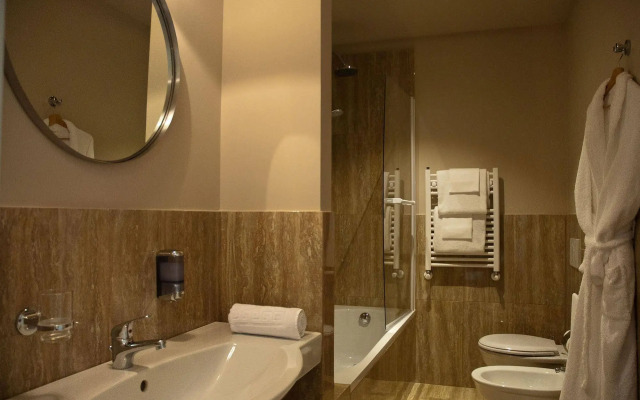 Black 5 Florence Suite