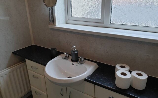 Birtley's Diamond 3 bed Apt, Sleeps 6 Guests