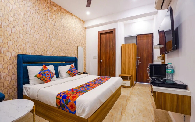Fabhotel Noida Business Suites