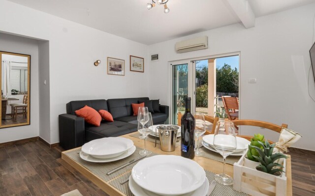 Amazing Apartment in Cres With 1 Bedrooms and Wifi