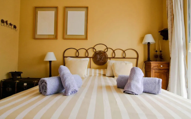 Suitur beachfront duplex with pool and sea views