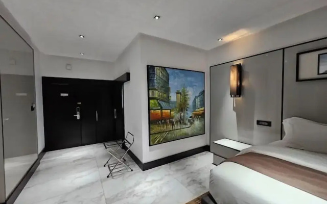 Ana Hotel and Apartments