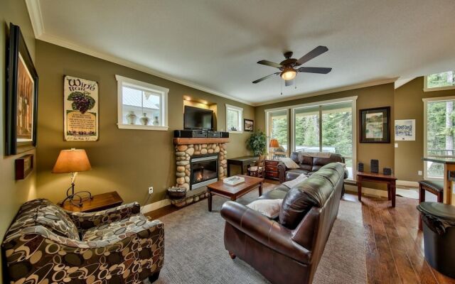 Pineview Lodge by Bear Country