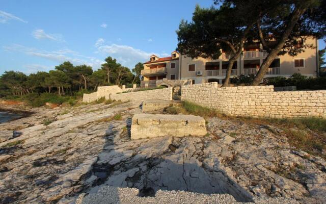 Beachfront Apartment. 2xAC & BIKES