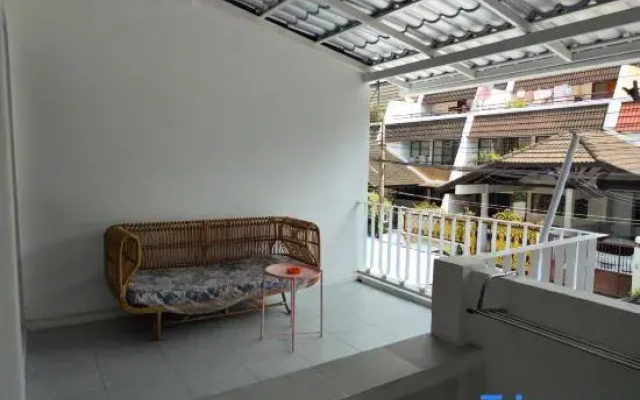 Retro Vibes Sathorn 500M BTS SaphanTaksin ICONSiam Asiatique