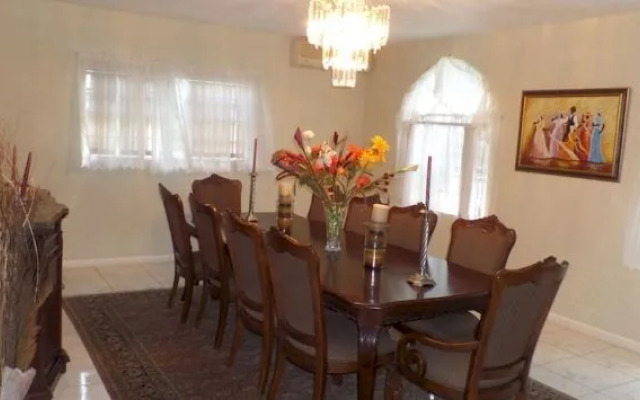 The Royal Kensington Villa