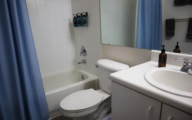 Great location and upgraded apartment!