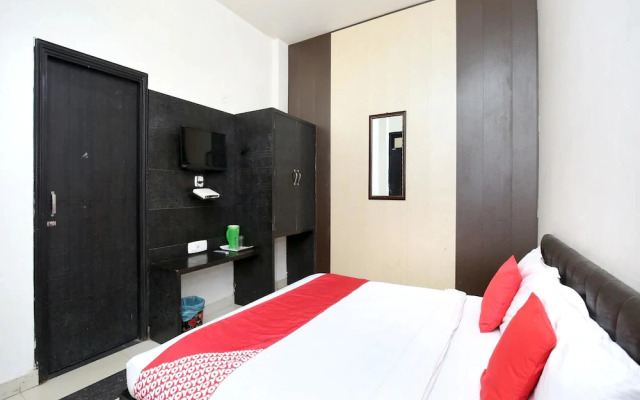 OYO 14494 Hotel Ramneek