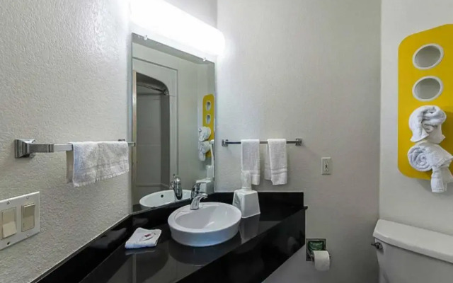 Motel 6 San Antonio, TX - Downtown - Alamo Dome