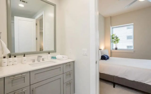 Constellations Elegant 1 BR in Downtown Houston