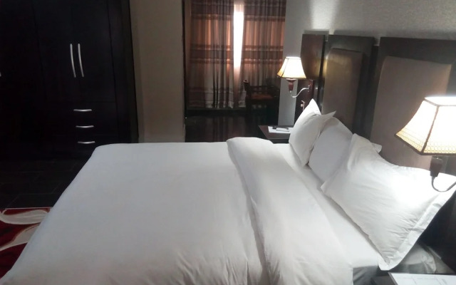 Aliz Ambruz Hotel