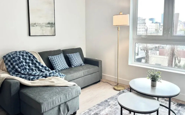 Stylish LA Studio Prime Location
