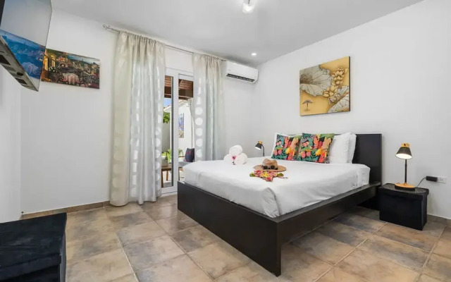 Spacious Renovated House Prvt Pool 5 min to Bch