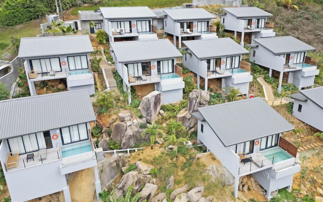 Red Palm Luxury Villas with Private Pools