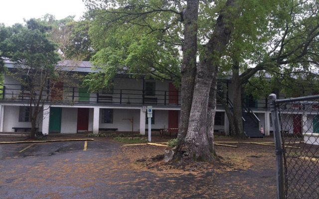 Captain's Cove Motel