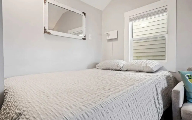 Just Beachy Charming Studio!