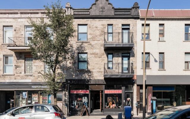 Exquisite Modern Condo in Little Italy