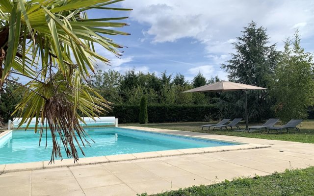 Villa With 5 Bedrooms In Saint Jean De Sauves With Private Pool Enclosed Garden And Wifi