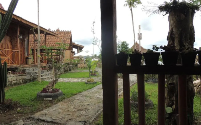 Singgasana Villa And Resto By Zuzu