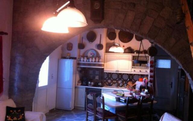 1911 Poros Country Retreat