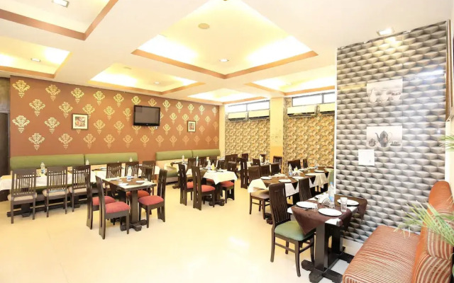 Capital O 15395 Hotel 42