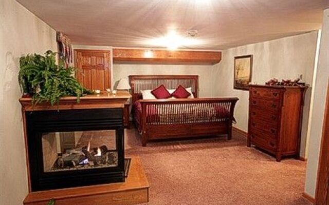 HideAway Country Inn