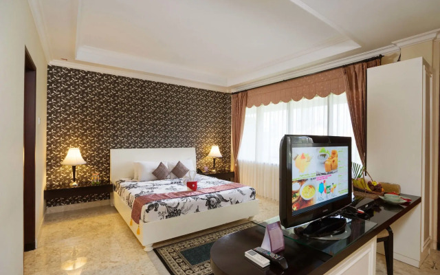 Royal Orchids Garden Hotel & Condominiums