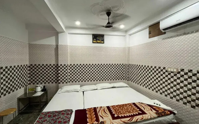 Thakur Ji P. Guest House By GRB