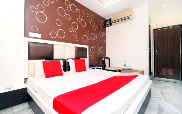 Oyo 43845 Hotel Red Velvet Inn