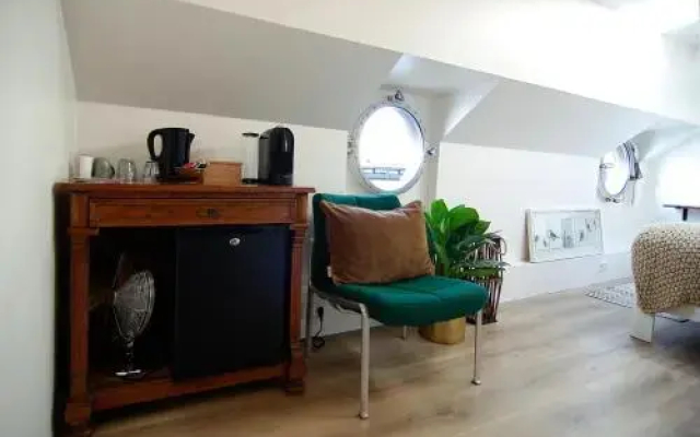 Eco HouseBoat - Hotel in Amsterdam - Photo 4