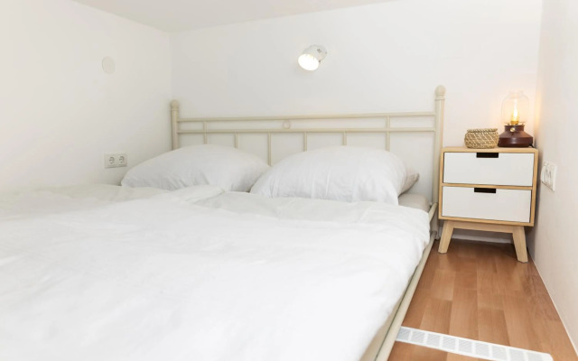 Cozy studio with private garden