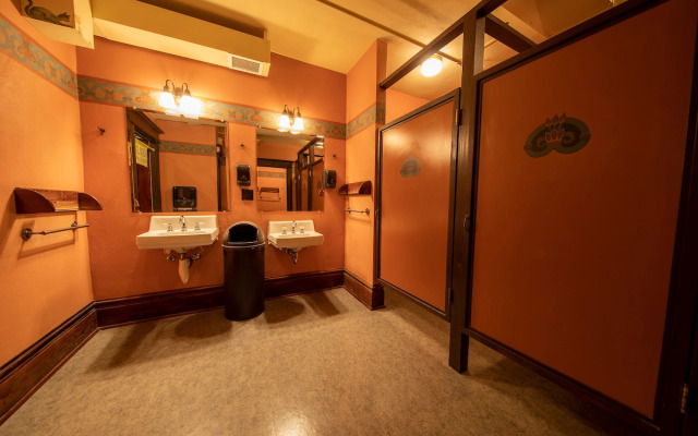 McMenamins Hotel Oregon