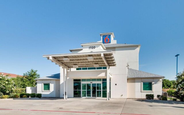 Motel 6 Cleburne, TX