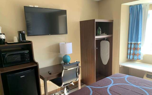 Super 8 by Wyndham Joliet
