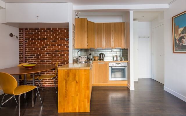 Central Studio by the Louvre