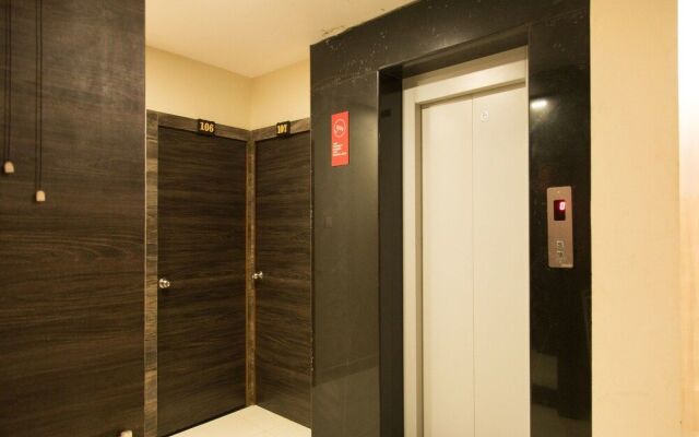 OYO 10365 Hotel RR