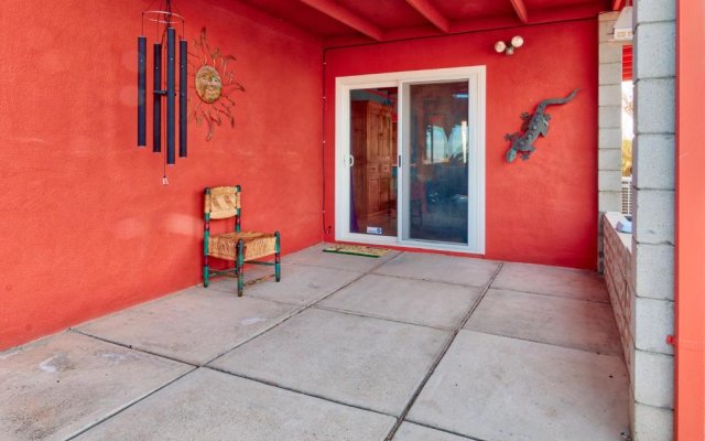 Chuck's Cabin in a Joshua Tree Community