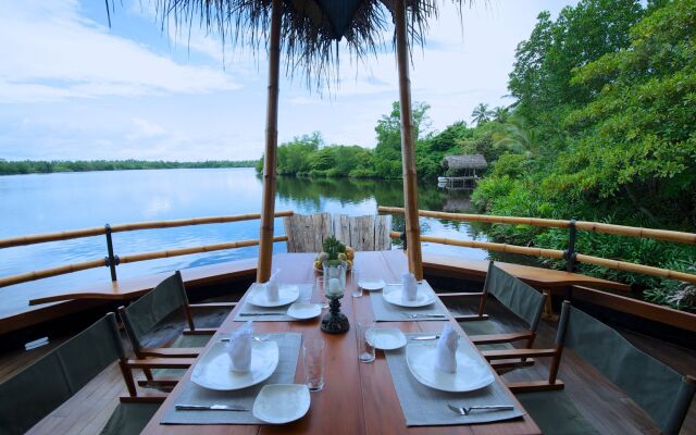 Yathra Houseboat