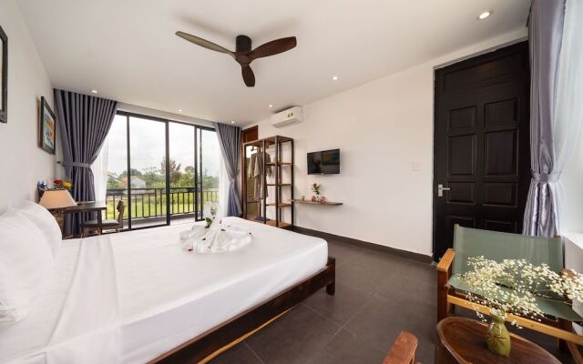 Boat House Riverside Homestay