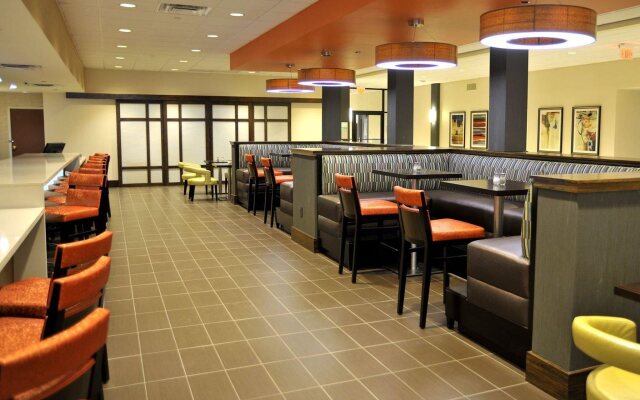 Holiday Inn Hotel & Suites Charleston West by IHG