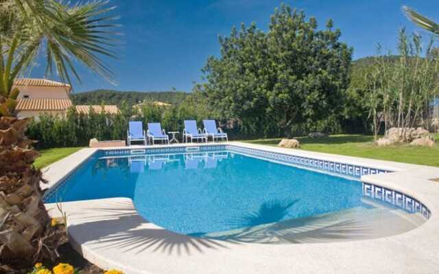 Quaint Villa with Jacuzzi in Sa Pobla