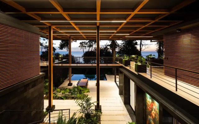 w Spectacular 4BR Villa in Costa Rica