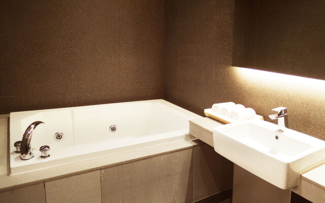 Vine Hotel