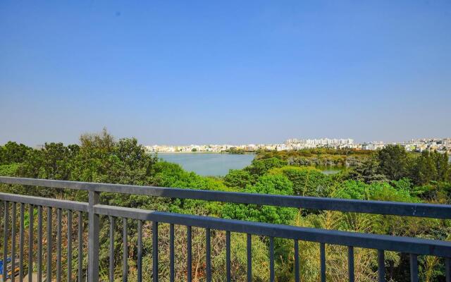 Fabhotel Gr Lake View