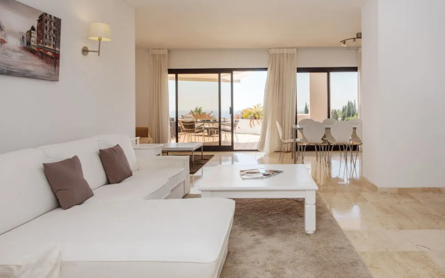 Infocom Apartment Golden Mile Coto Real