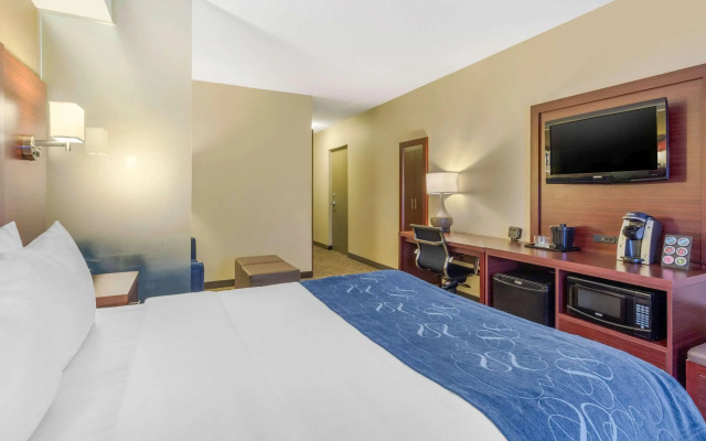 Comfort Suites Downtown Windsor