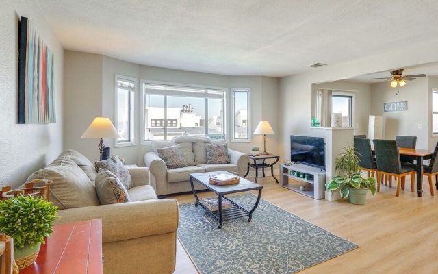 Charming Condo w/ Pool Access in Osage Beach!