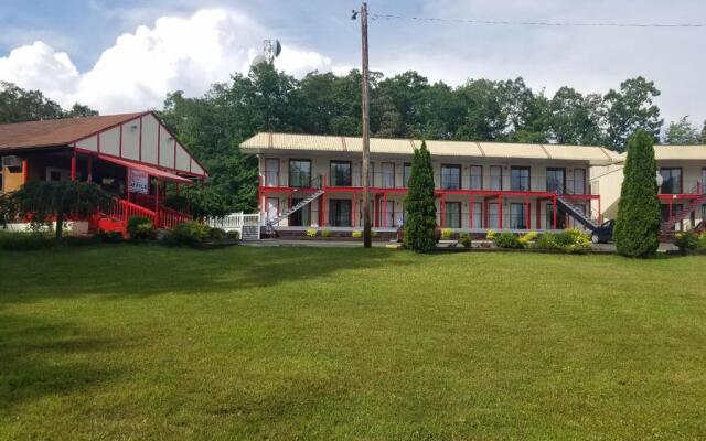 Econo Lodge Inn & Suites Lake Harmony - Pocono Mountains Area