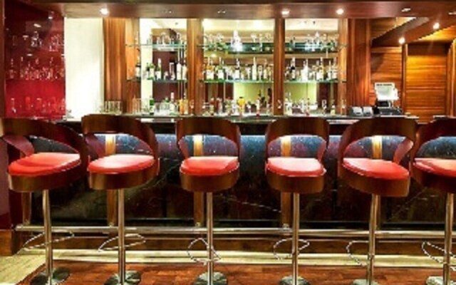 Park Square Hotel And Banquet